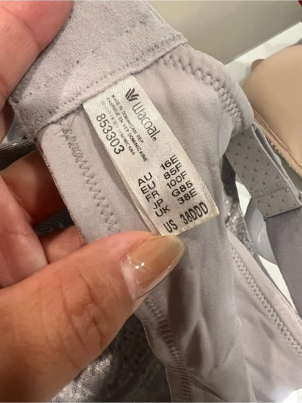 Wacoal  RacEveryday Comfort Underwire Bra in Light Gray